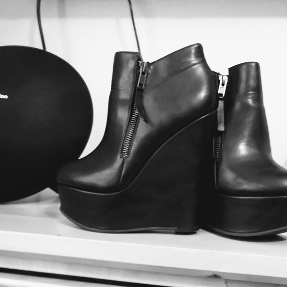 Botines - Picture 1 of 2